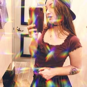 Meet your Posher, Leslie